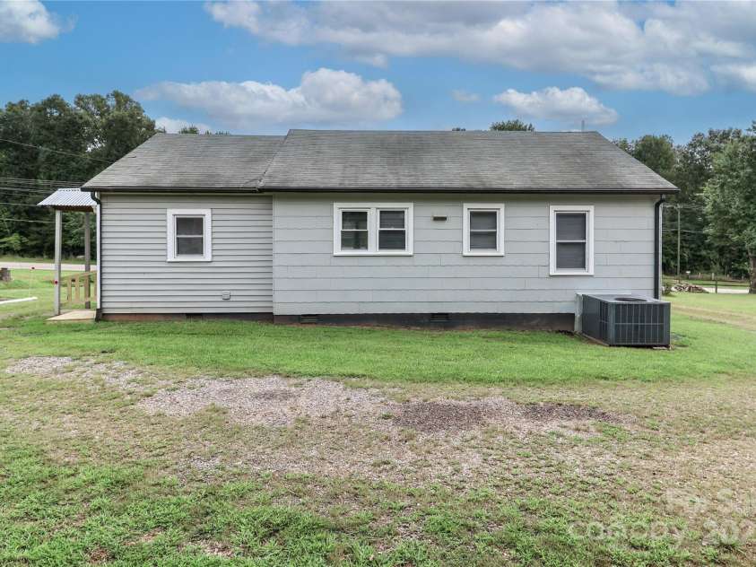 3359 Wilkesboro Highway, Statesville, NC 28625.  MLS# CAR4295079, YatesRealty ID 34402. 