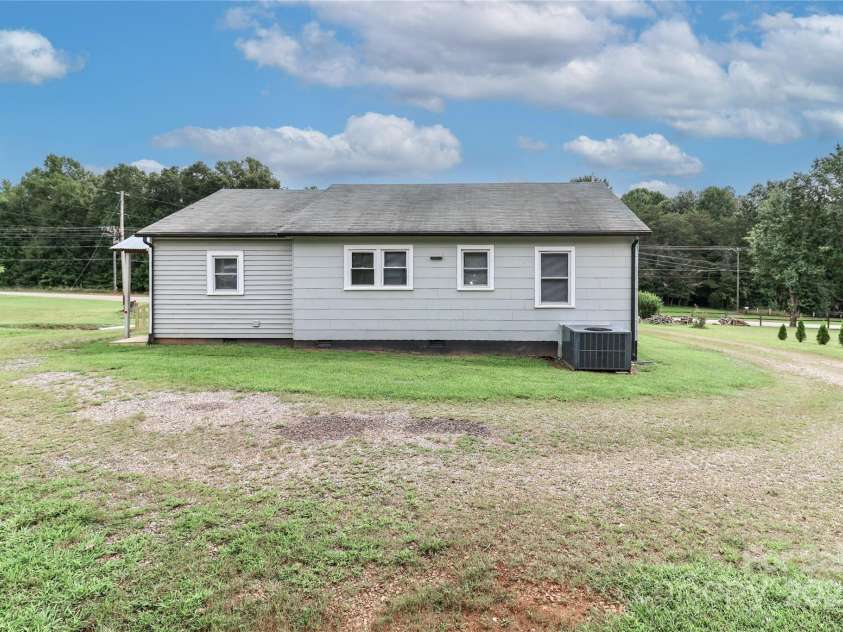 3359 Wilkesboro Highway, Statesville, NC 28625.  MLS# CAR4295079, YatesRealty ID 34402. 