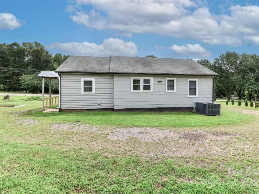 3359 Wilkesboro Highway, Statesville, NC 28625.  MLS# CAR4295079, YatesRealty ID 34402. 