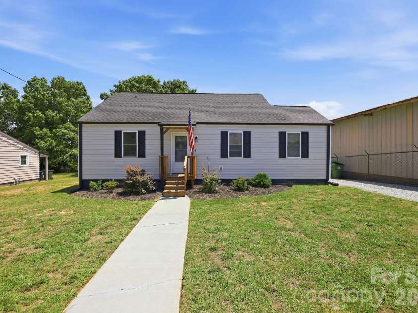 110 Wilfred Avenue, Lexington, NC 27292.  MLS# CAR4396193, YatesRealty ID 34403. 