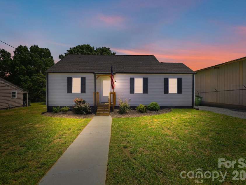110 Wilfred Avenue, Lexington, NC 27292.  MLS# CAR4396193, YatesRealty ID 34403. 