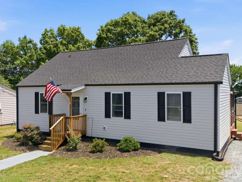 110 Wilfred Avenue, Lexington, NC 27292.  MLS# CAR4396193, YatesRealty ID 34403. 