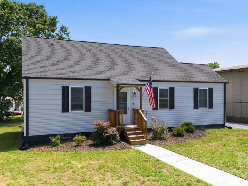 110 Wilfred Avenue, Lexington, NC 27292.  MLS# CAR4396193, YatesRealty ID 34403. 