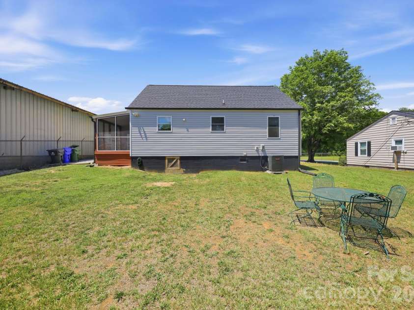 110 Wilfred Avenue, Lexington, NC 27292.  MLS# CAR4396193, YatesRealty ID 34403. 