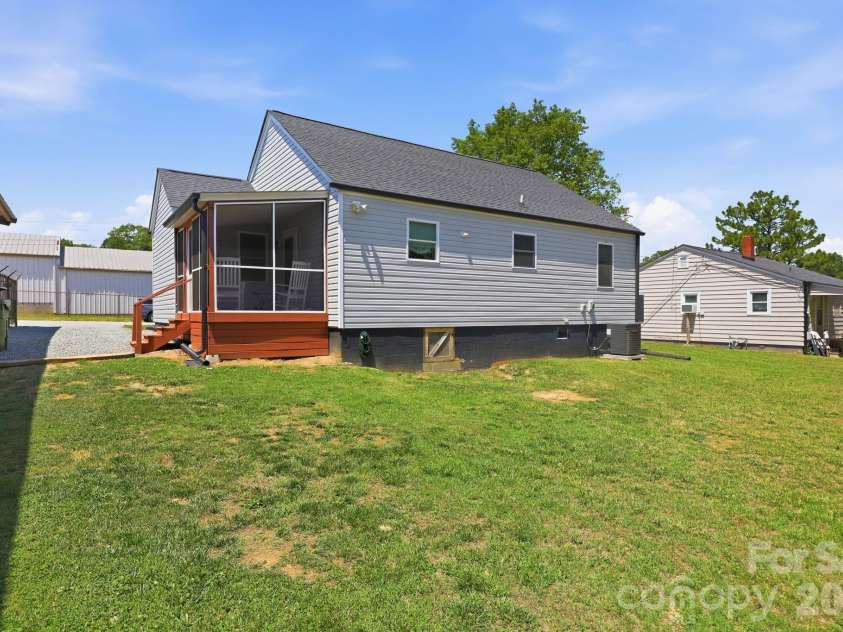 110 Wilfred Avenue, Lexington, NC 27292.  MLS# CAR4396193, YatesRealty ID 34403. 