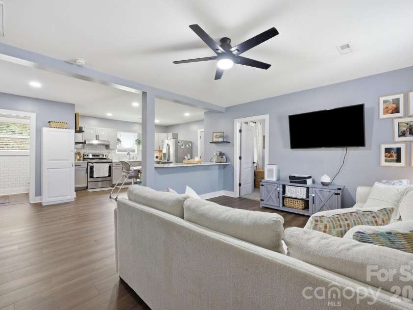 110 Wilfred Avenue, Lexington, NC 27292.  MLS# CAR4396193, YatesRealty ID 34403. 