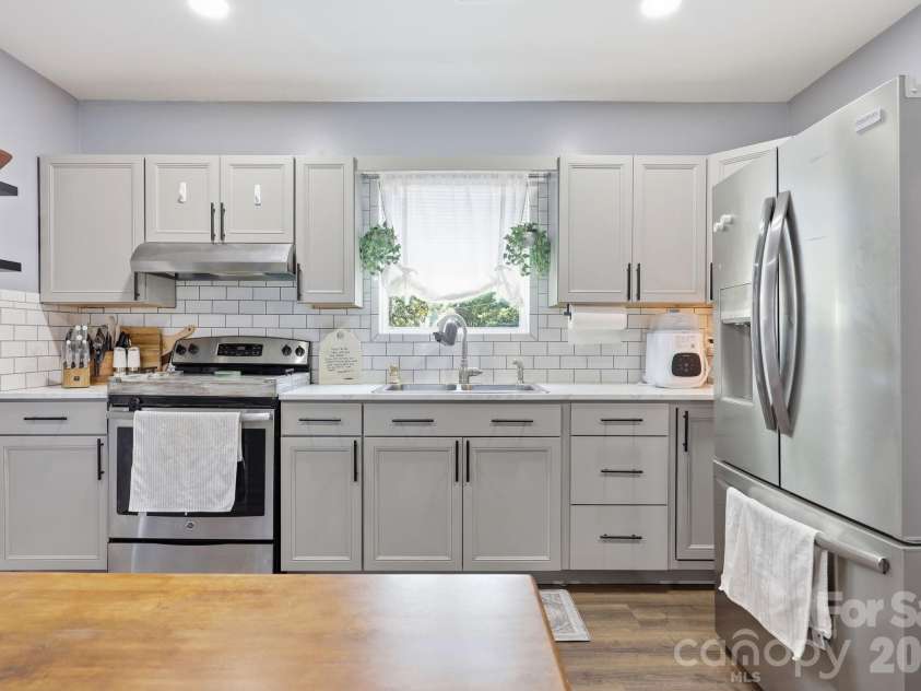 110 Wilfred Avenue, Lexington, NC 27292.  MLS# CAR4396193, YatesRealty ID 34403. 