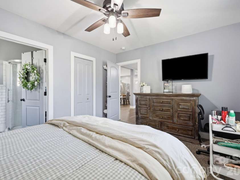 110 Wilfred Avenue, Lexington, NC 27292.  MLS# CAR4396193, YatesRealty ID 34403. 