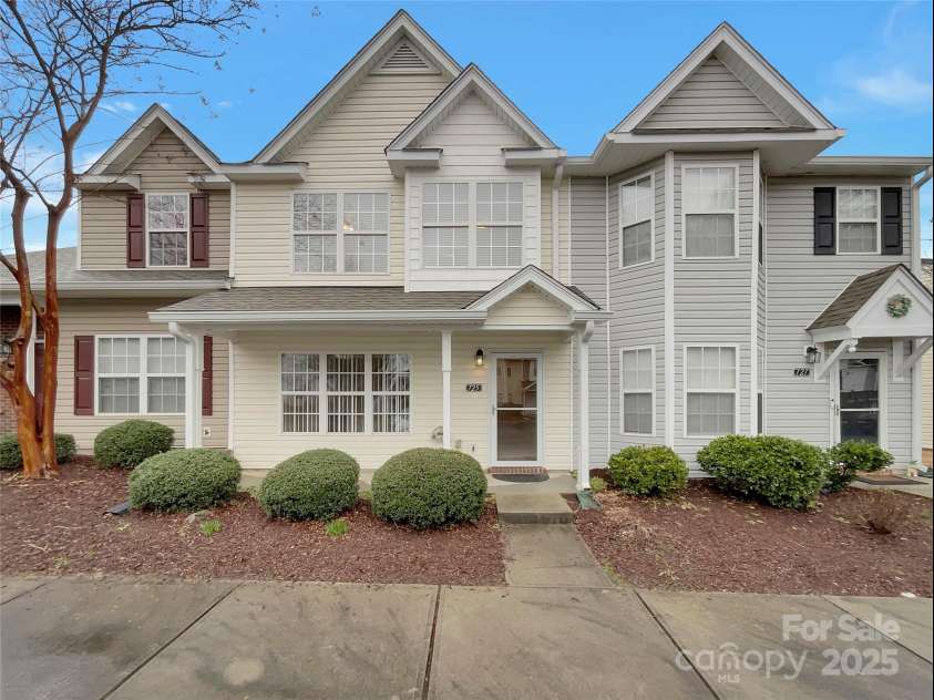 725 Rock Lake Glen, Fort Mill, SC 29715.  MLS# CAR4229337, YatesRealty ID 34403. 