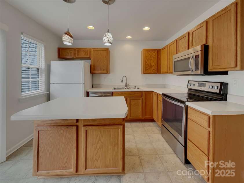 725 Rock Lake Glen, Fort Mill, SC 29715.  MLS# CAR4229337, YatesRealty ID 34403. 