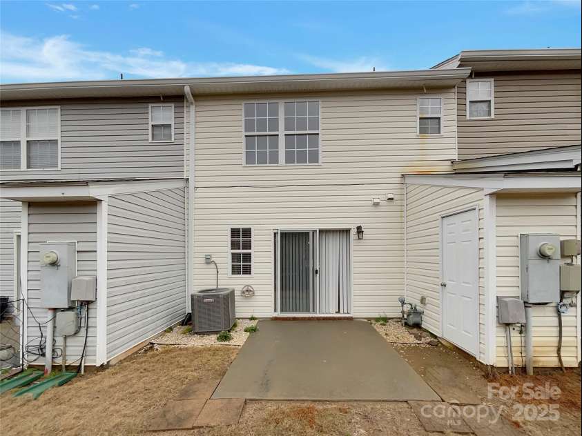 725 Rock Lake Glen, Fort Mill, SC 29715.  MLS# CAR4229337, YatesRealty ID 34403. 