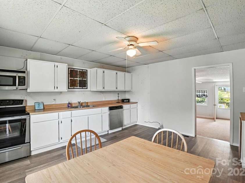310 Sidney Johnson Street, Fort Mill, SC 29715.  MLS# CAR4274696, YatesRealty ID 34404. Large kitchen with new appliances
