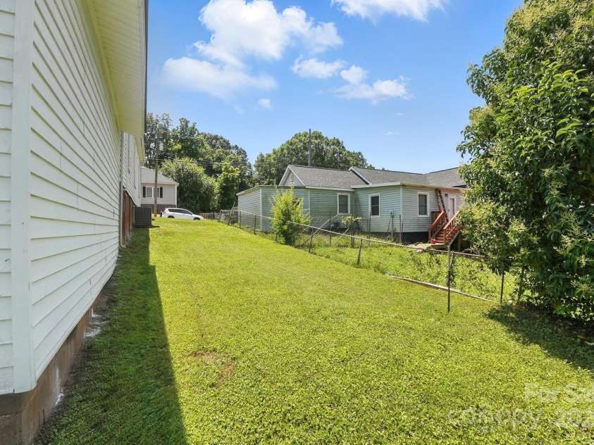 310 Sidney Johnson Street, Fort Mill, SC 29715.  MLS# CAR4274696, YatesRealty ID 34404. Side yard