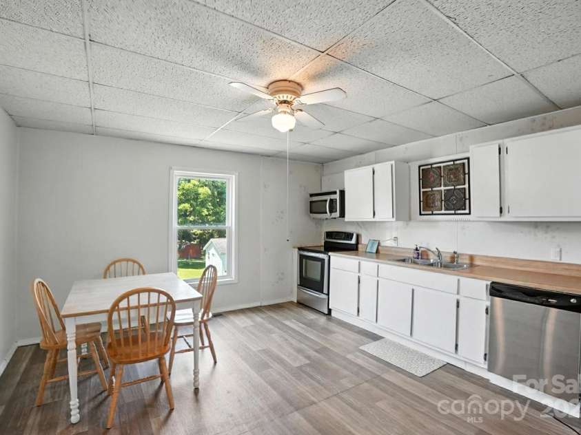 310 Sidney Johnson Street, Fort Mill, SC 29715.  MLS# CAR4274696, YatesRealty ID 34404. Very large kitchen with great light