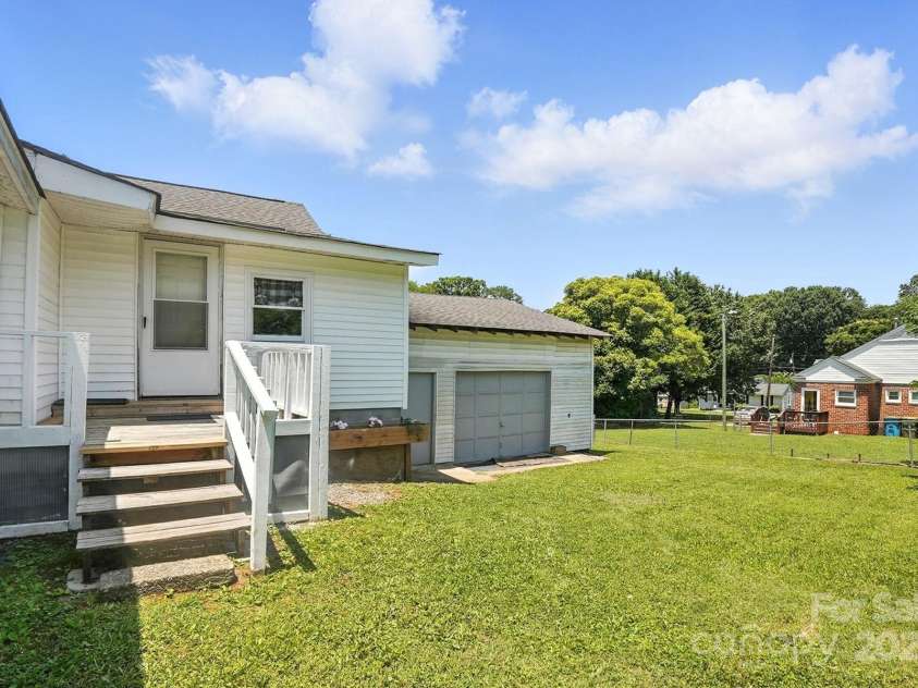 310 Sidney Johnson Street, Fort Mill, SC 29715.  MLS# CAR4309739, YatesRealty ID 34404. Let your imagination run wild. 