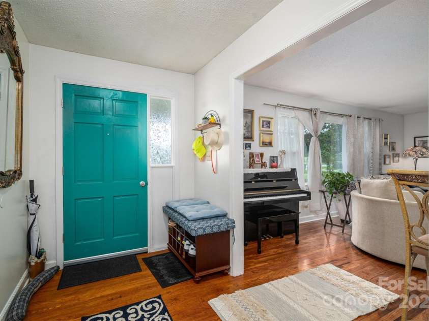 515 Lakewood Drive, Gastonia, NC 28056.  MLS# CAR4295444, YatesRealty ID 34405. 