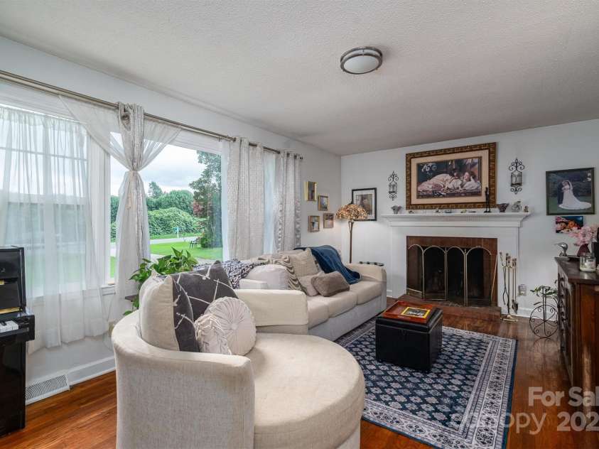 515 Lakewood Drive, Gastonia, NC 28056.  MLS# CAR4295444, YatesRealty ID 34405. 