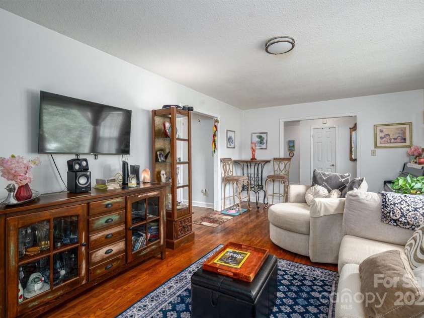 515 Lakewood Drive, Gastonia, NC 28056.  MLS# CAR4295444, YatesRealty ID 34405. 