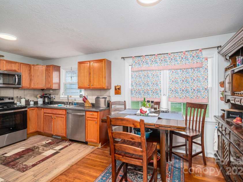 515 Lakewood Drive, Gastonia, NC 28056.  MLS# CAR4295444, YatesRealty ID 34405. 