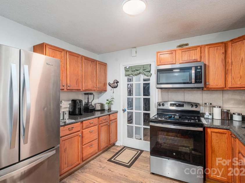 515 Lakewood Drive, Gastonia, NC 28056.  MLS# CAR4295444, YatesRealty ID 34405. 