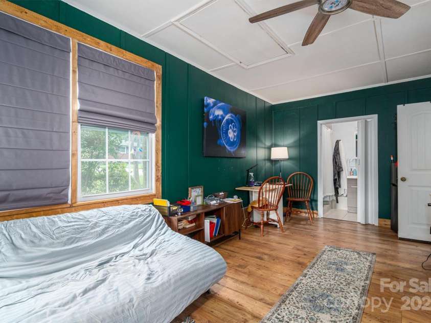 515 Lakewood Drive, Gastonia, NC 28056.  MLS# CAR4295444, YatesRealty ID 34405. 