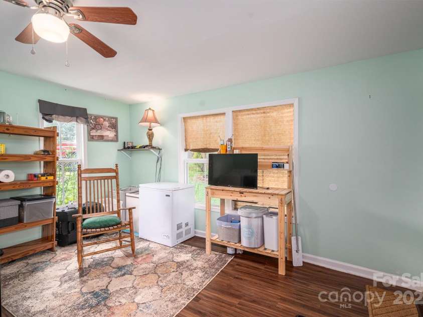 515 Lakewood Drive, Gastonia, NC 28056.  MLS# CAR4295444, YatesRealty ID 34405. 