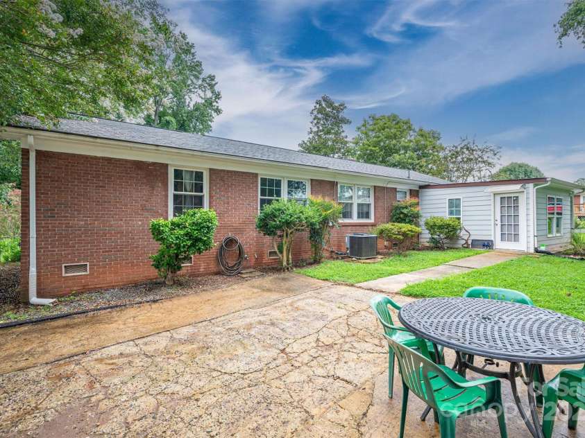 515 Lakewood Drive, Gastonia, NC 28056.  MLS# CAR4295444, YatesRealty ID 34405. 