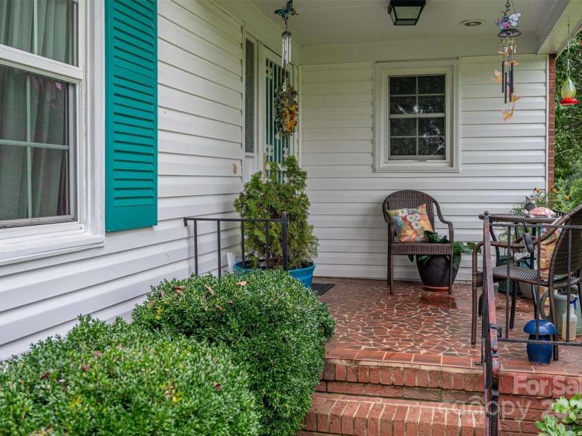 515 Lakewood Drive, Gastonia, NC 28056.  MLS# CAR4295444, YatesRealty ID 34405. 
