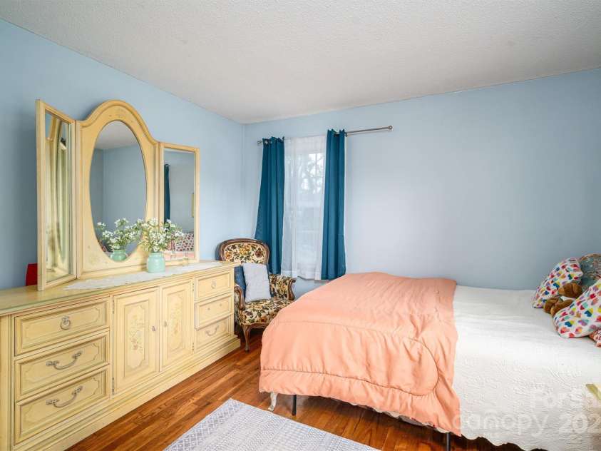 515 Lakewood Drive, Gastonia, NC 28056.  MLS# CAR4295444, YatesRealty ID 34405. Primary Bedroom