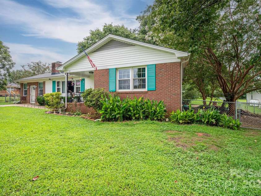 515 Lakewood Drive, Gastonia, NC 28056.  MLS# CAR4295444, YatesRealty ID 34405. Totally fenced back yard