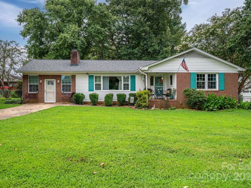 515 Lakewood Drive, Gastonia, NC 28056.  MLS# CAR4295444, YatesRealty ID 34405. View from Street of home, large front yard