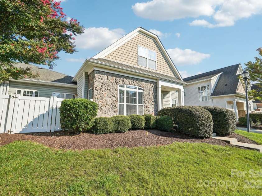 3120 Mistletoe Drive, Charlotte, NC 28273.  MLS# CAR4293740, YatesRealty ID 34406. 