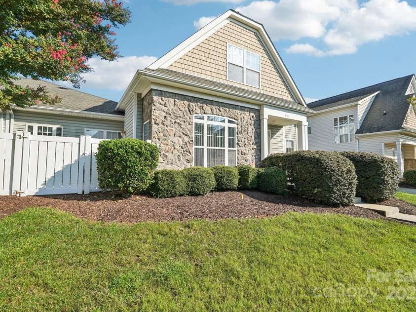 3120 Mistletoe Drive, Charlotte, NC 28273.  MLS# CAR4293740, YatesRealty ID 34406. 