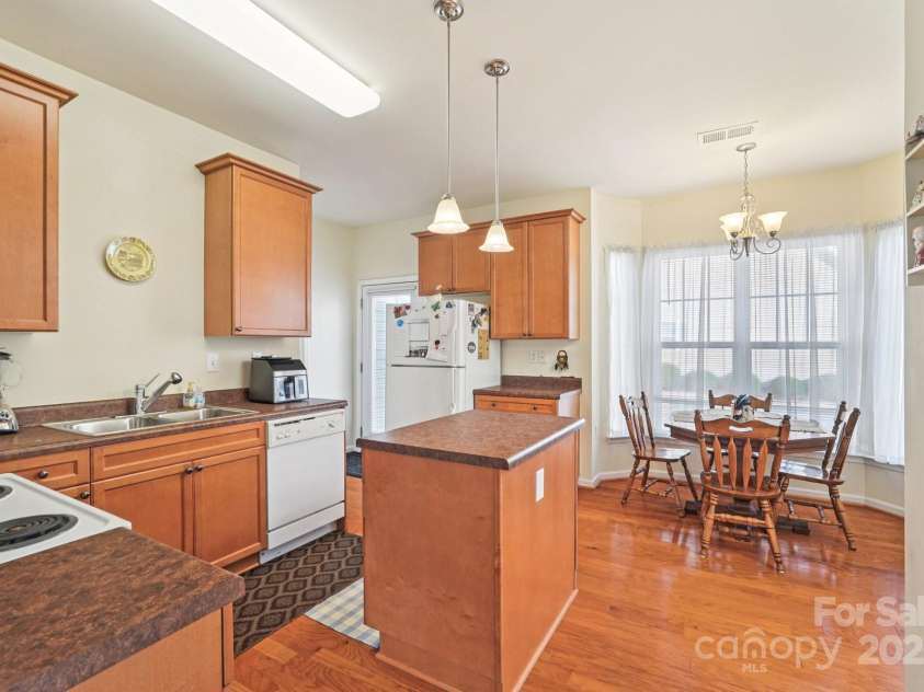 3120 Mistletoe Drive, Charlotte, NC 28273.  MLS# CAR4293740, YatesRealty ID 34406. 