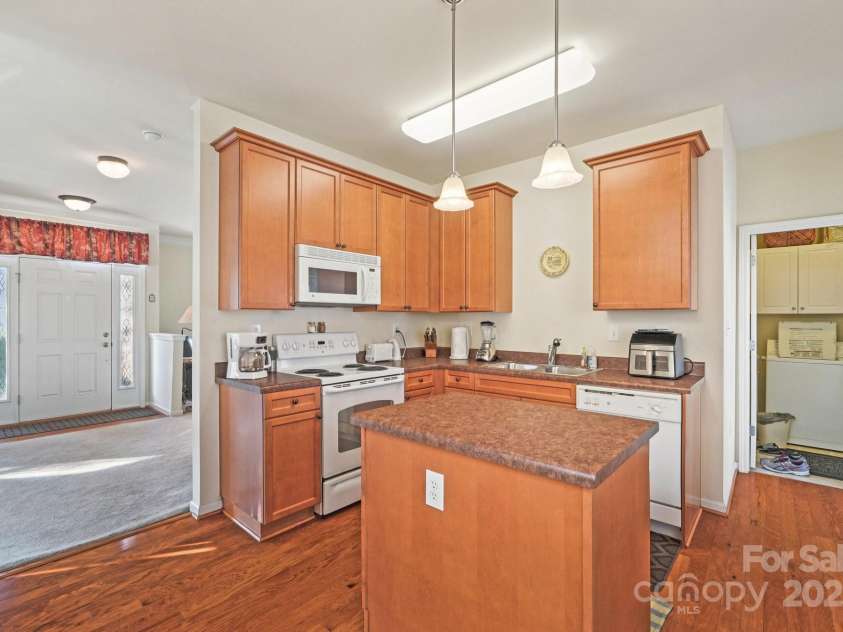 3120 Mistletoe Drive, Charlotte, NC 28273.  MLS# CAR4293740, YatesRealty ID 34406. 