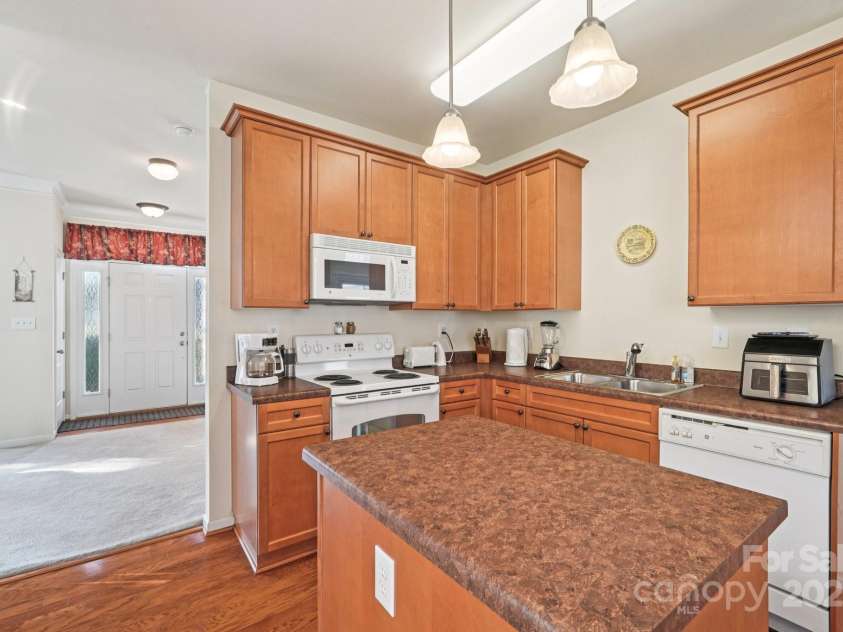 3120 Mistletoe Drive, Charlotte, NC 28273.  MLS# CAR4293740, YatesRealty ID 34406. 