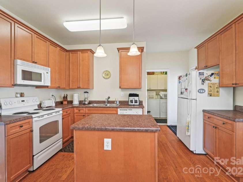 3120 Mistletoe Drive, Charlotte, NC 28273.  MLS# CAR4293740, YatesRealty ID 34406. 