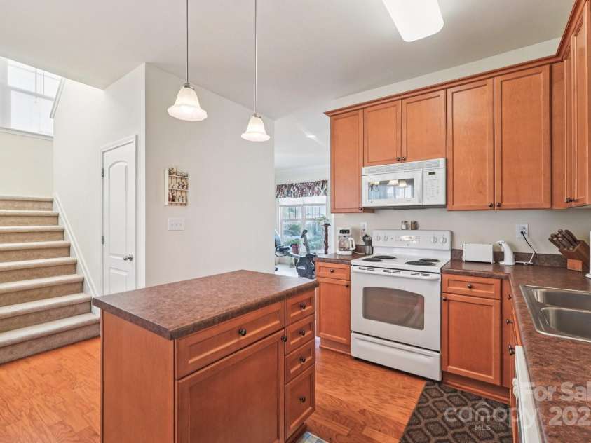3120 Mistletoe Drive, Charlotte, NC 28273.  MLS# CAR4293740, YatesRealty ID 34406. 