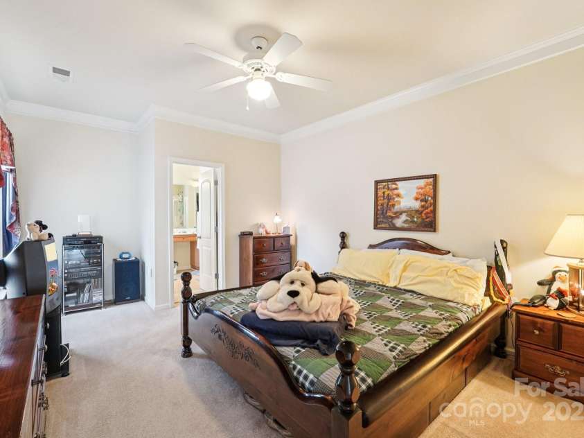 3120 Mistletoe Drive, Charlotte, NC 28273.  MLS# CAR4293740, YatesRealty ID 34406. 