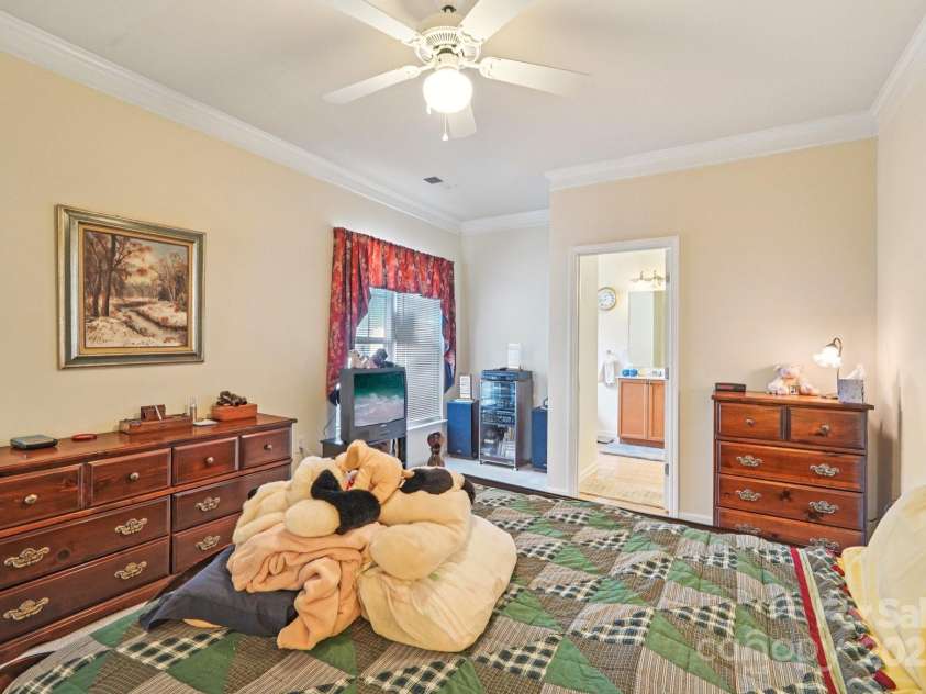 3120 Mistletoe Drive, Charlotte, NC 28273.  MLS# CAR4293740, YatesRealty ID 34406. 