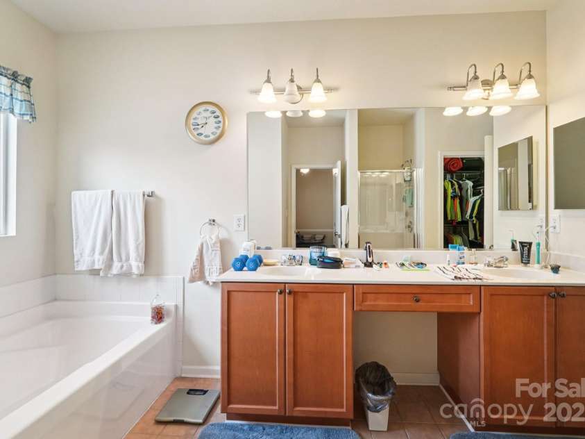 3120 Mistletoe Drive, Charlotte, NC 28273.  MLS# CAR4293740, YatesRealty ID 34406. 