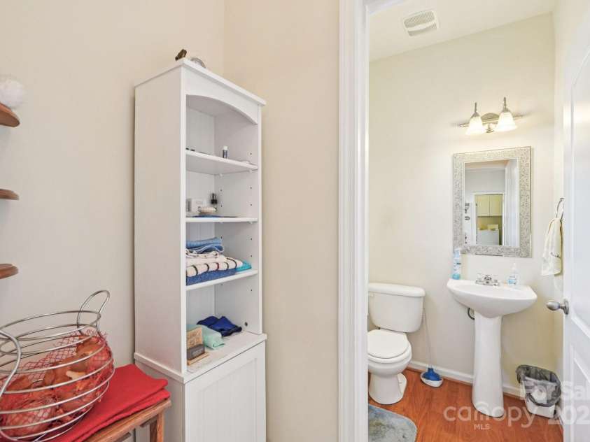 3120 Mistletoe Drive, Charlotte, NC 28273.  MLS# CAR4293740, YatesRealty ID 34406. 