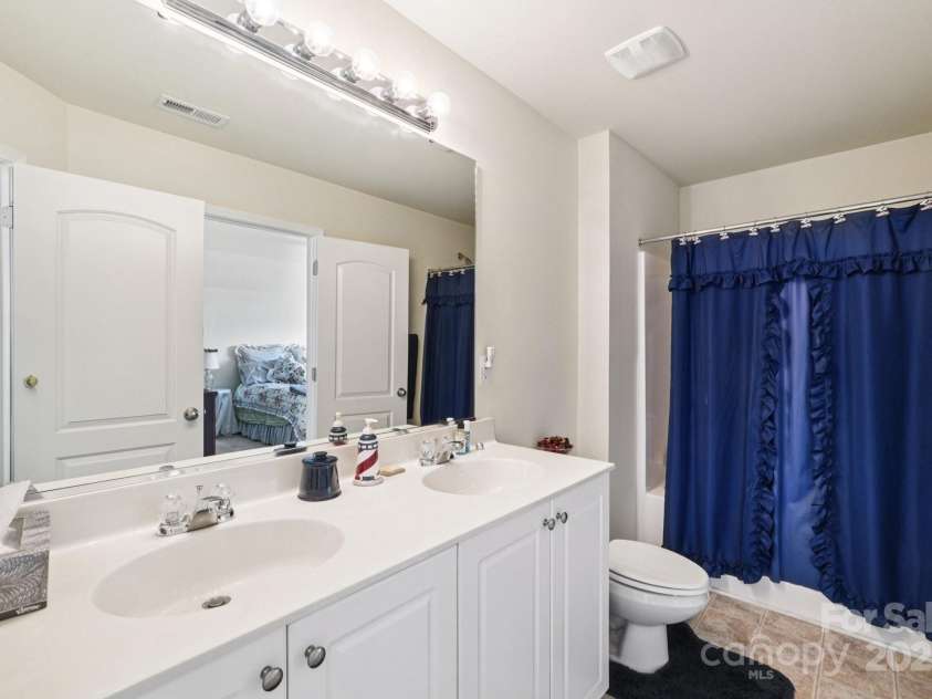 3120 Mistletoe Drive, Charlotte, NC 28273.  MLS# CAR4293740, YatesRealty ID 34406. 