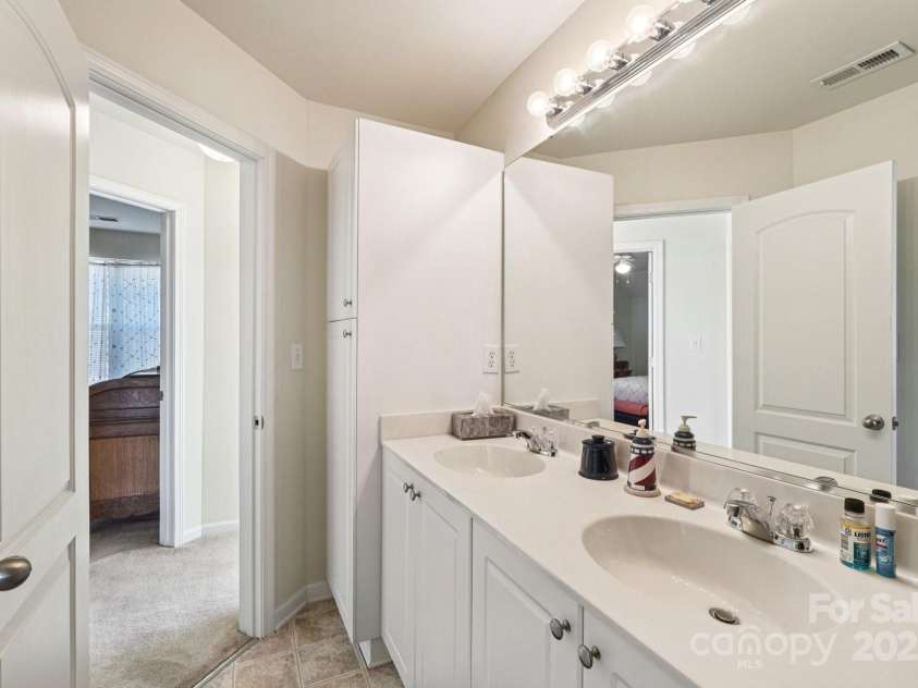 3120 Mistletoe Drive, Charlotte, NC 28273.  MLS# CAR4293740, YatesRealty ID 34406. 