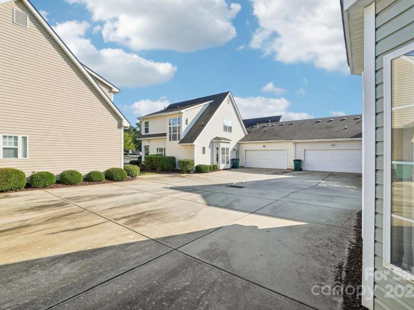 3120 Mistletoe Drive, Charlotte, NC 28273.  MLS# CAR4293740, YatesRealty ID 34406. 