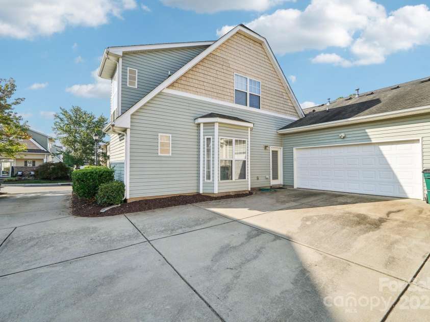 3120 Mistletoe Drive, Charlotte, NC 28273.  MLS# CAR4293740, YatesRealty ID 34406. 