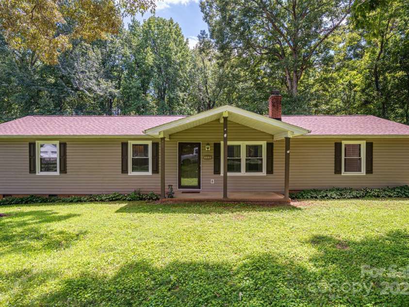 1472 Woodridge Lane, Lincolnton, NC 28092.  MLS# CAR4295086, YatesRealty ID 34407. 