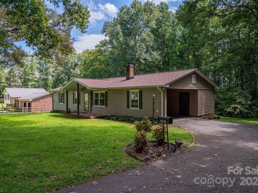 1472 Woodridge Lane, Lincolnton, NC 28092.  MLS# CAR4295086, YatesRealty ID 34407. 