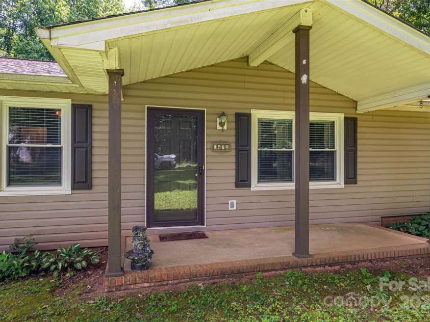 1472 Woodridge Lane, Lincolnton, NC 28092.  MLS# CAR4295086, YatesRealty ID 34407. 