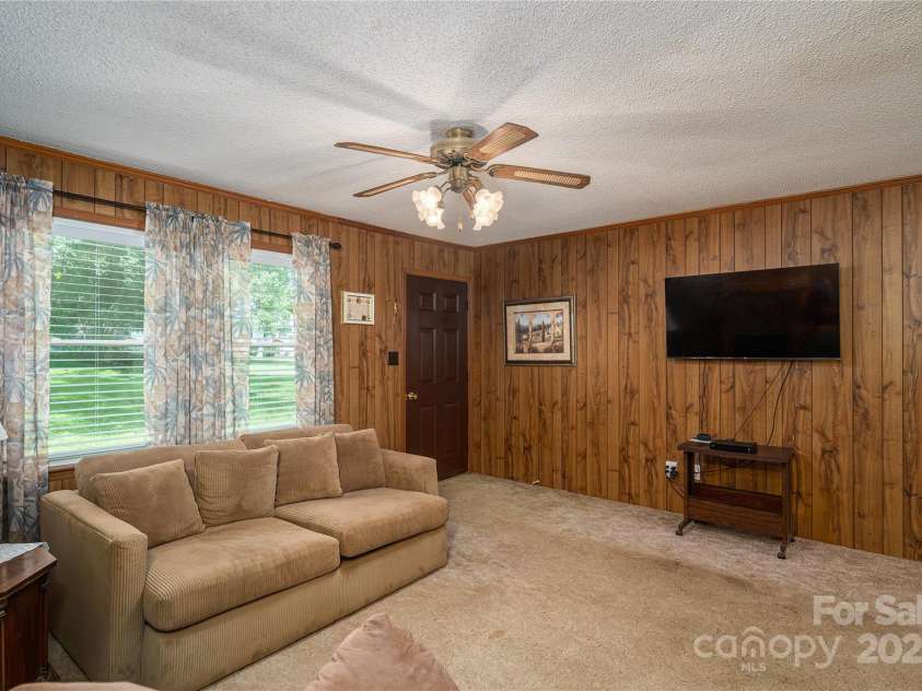 1472 Woodridge Lane, Lincolnton, NC 28092.  MLS# CAR4295086, YatesRealty ID 34407. 